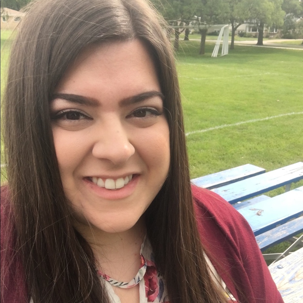 Meet your Posher, Alexia